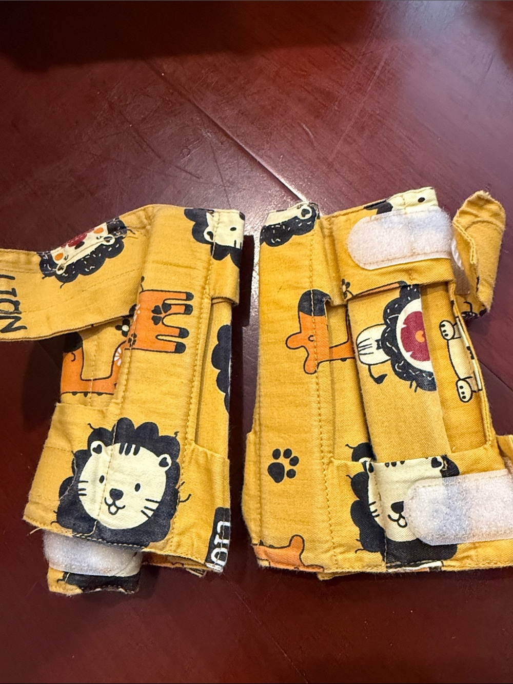 Kids Yellow Lion immobilizer - Adjustable Velcro Straps